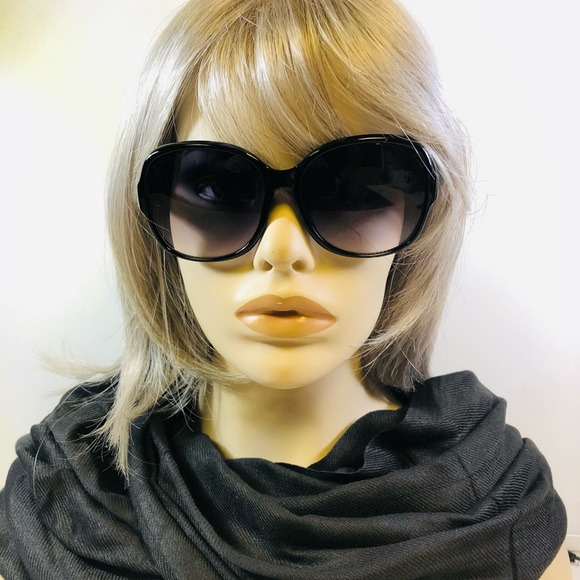 Banana Republic Accessories - Women’s Banana Republic Fashion Sunglasses